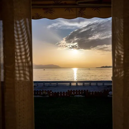 Loutraki Sea Sunset Apartment Exterior photo